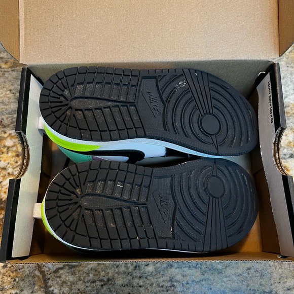 Air Jordan 1 Mid GS ‘Pastel’ - Picture 4 of 5